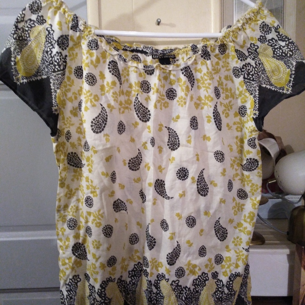 2/$10🌻CUTE-CUTE LUCKY BRAND PEASANT TOP.🌻